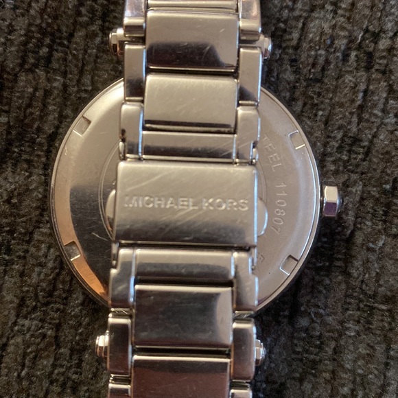 Michael Kors stainless steel watch with opal center - Picture 5 of 7